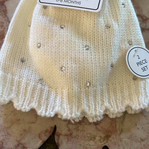 Nicole Miller Ivory Scallop Knit Hat & Mitten Set With Rhinestones 0 to 6 Months - Picture 3 of 8